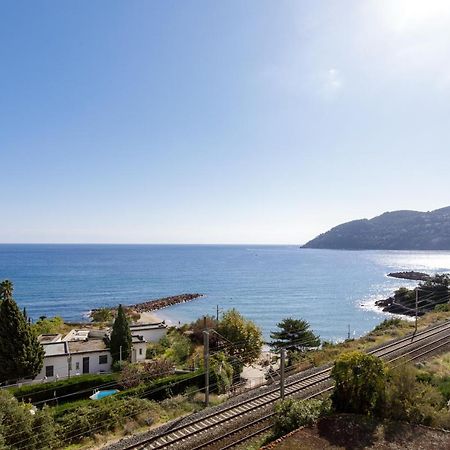 L'Esterel Yourhosthelper Mandelieu Exteriör bild